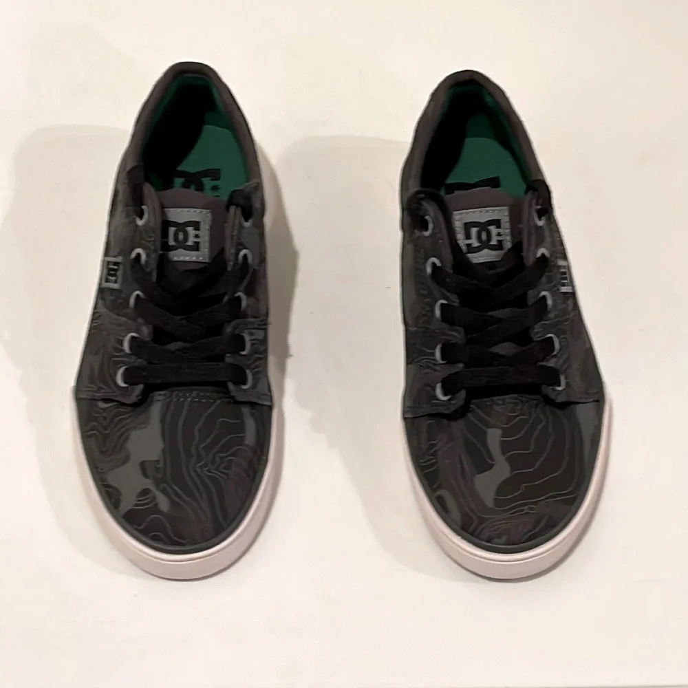 DC youth tonik SP shoe size 3.5Y